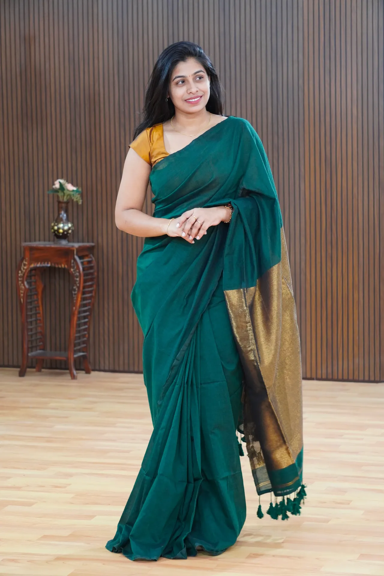 Khadi cotton with gold pattu FFF126