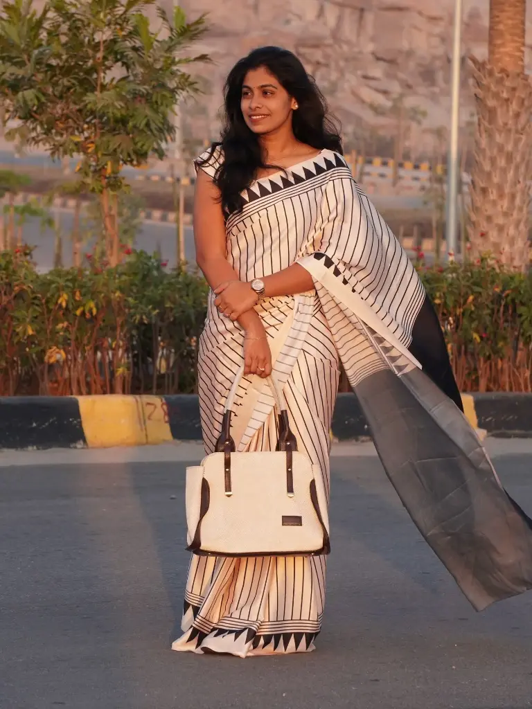 Elegant Beige Satin Saree with Black Line Design & Black Pallu – Timeless Grace