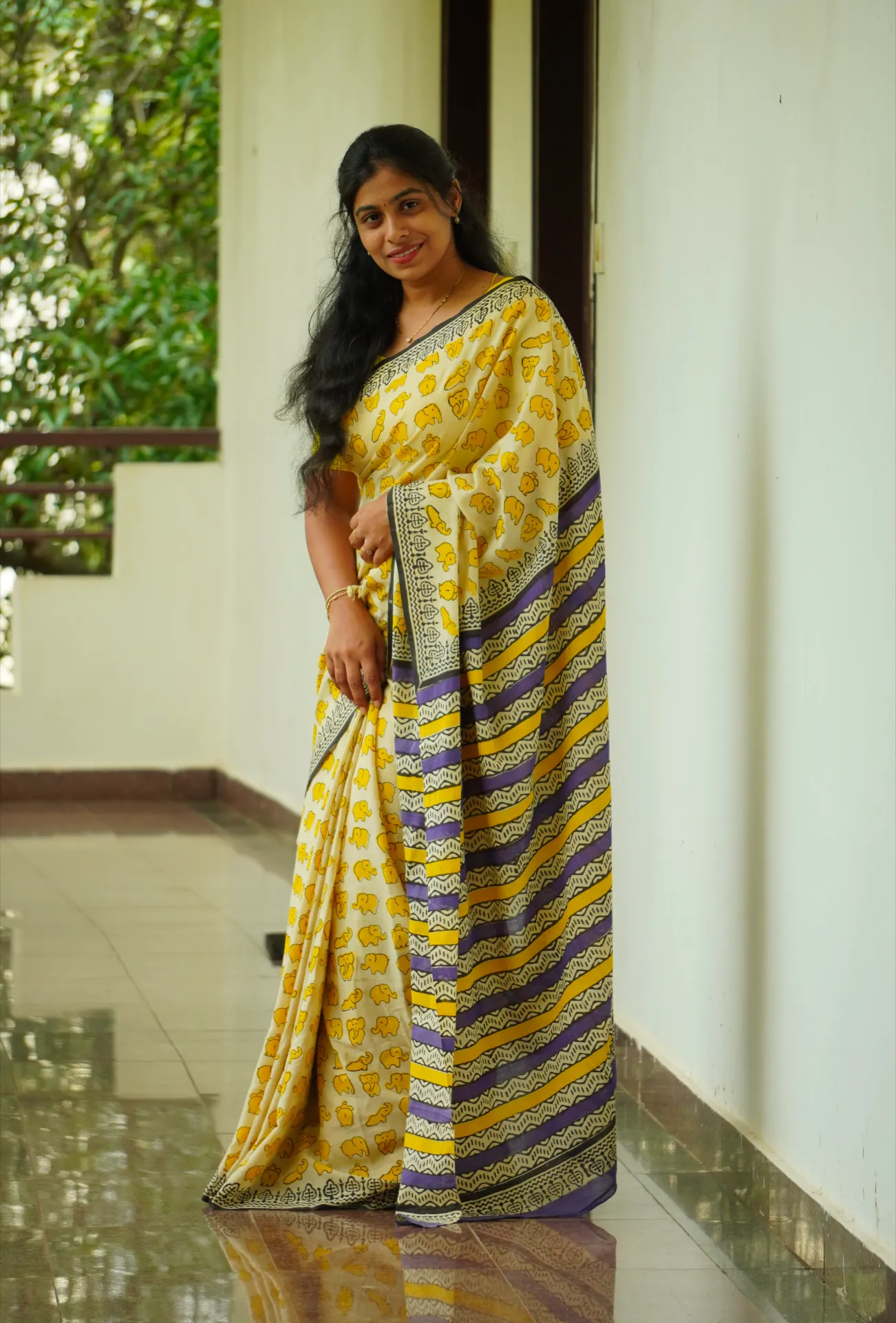 Yellow mulcotton with elephant motifs FFF174