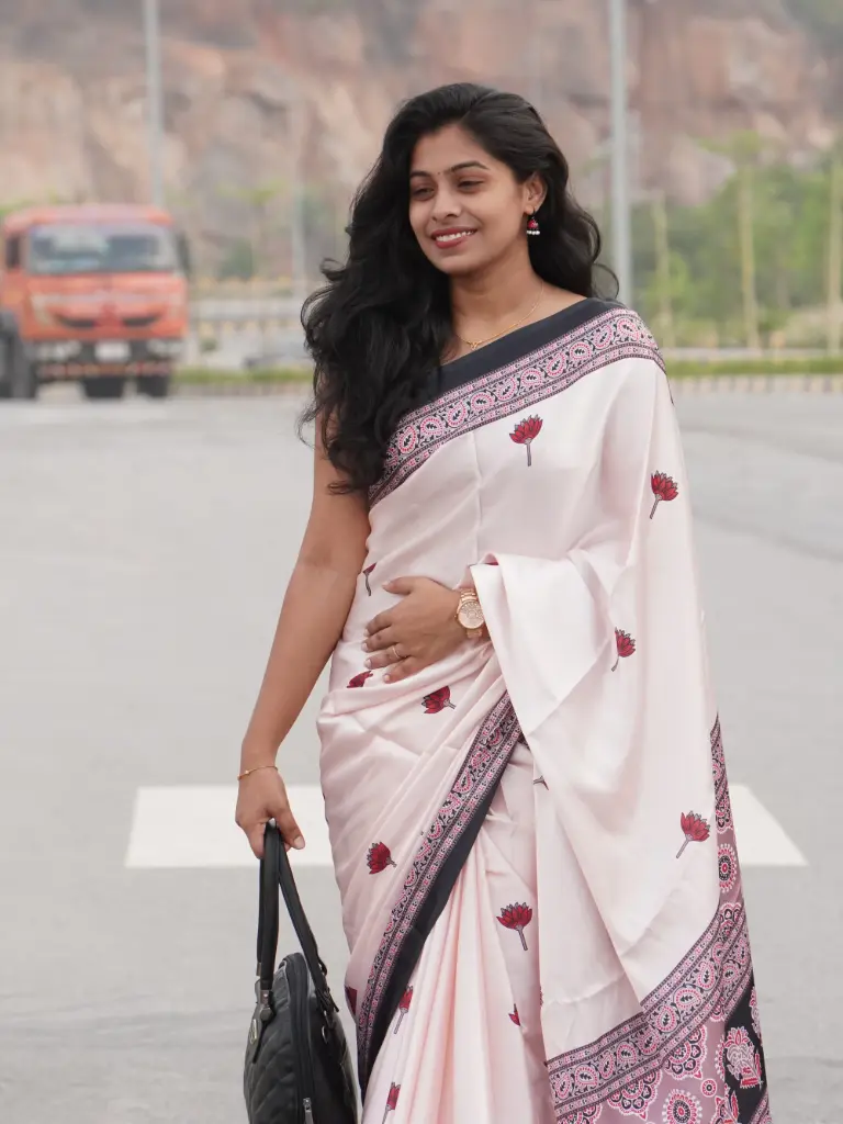 Light Pink Satin Saree with Flowers, Line Design & Stylish Pallu – Timeless Grace 