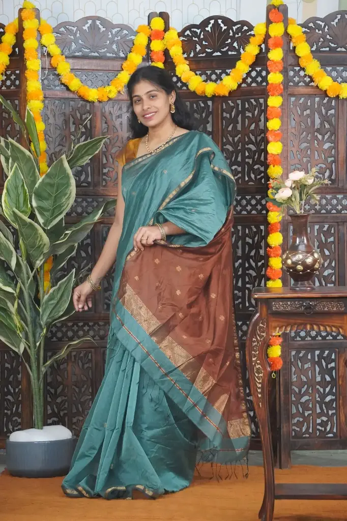 Pure Maheshwari Handloom Saree With Small Border - MHS01 (Red, Unstitched, No)