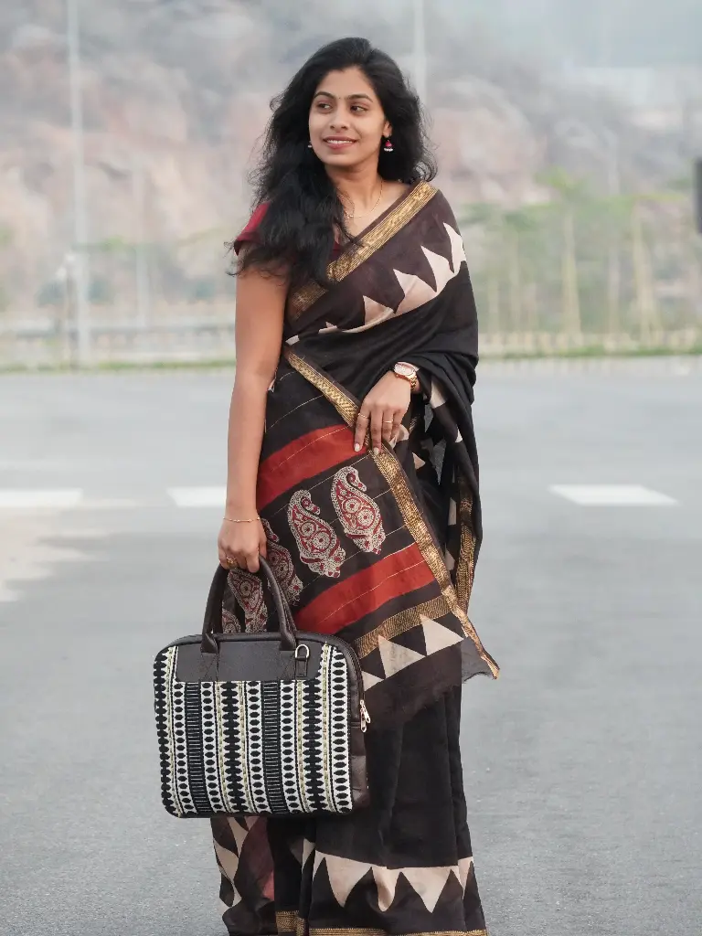 Maheshwari Silk Saree | Black with Beige Temple Border | Hand Block Print Pallu | Red & Gold Border (Unstitched, No)