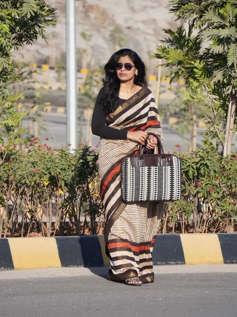 Pure Maheshwari Silk Sarees Online – Traditional Beige and Black Design and Price (Unstitched, No)