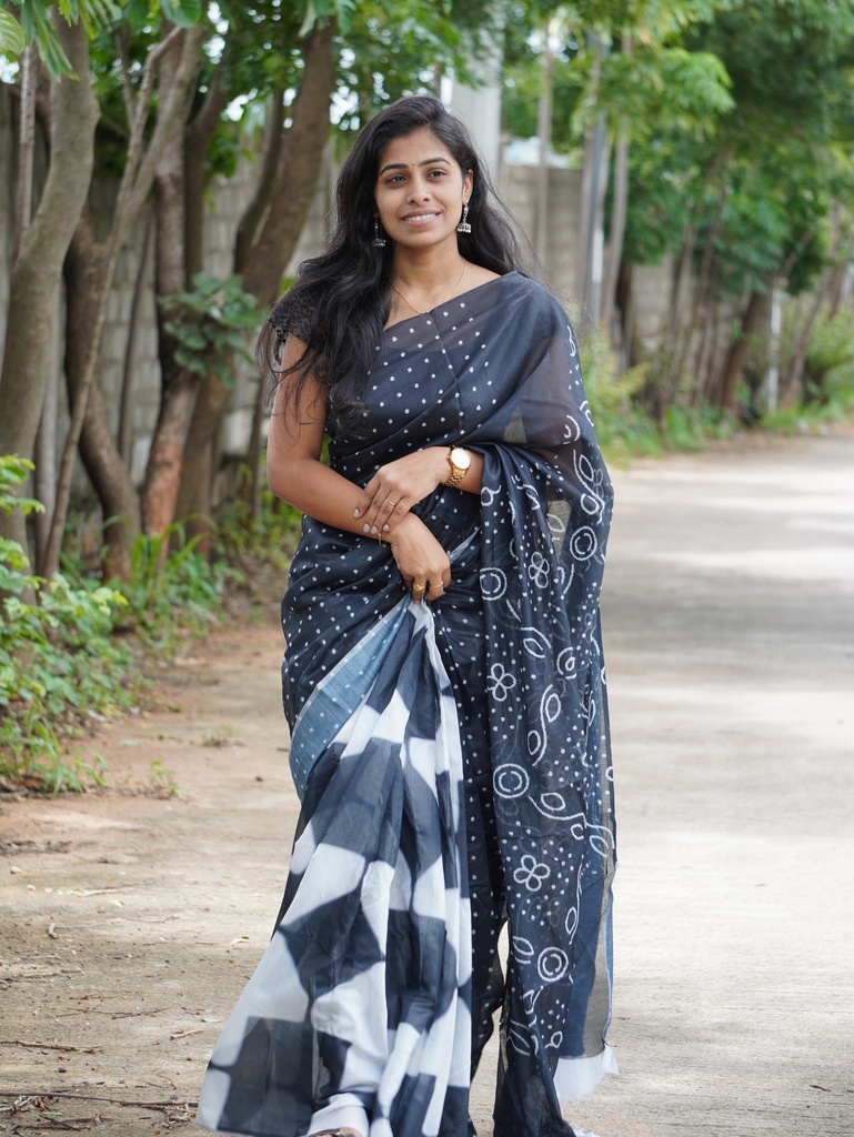 Black and White saree (Unstitched, No)